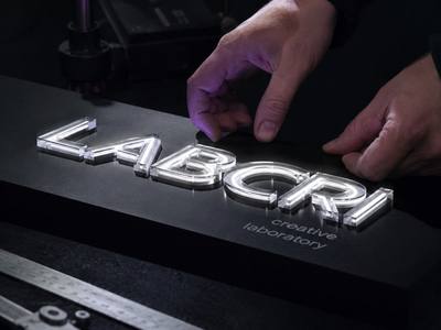 Letra Caixa 3D